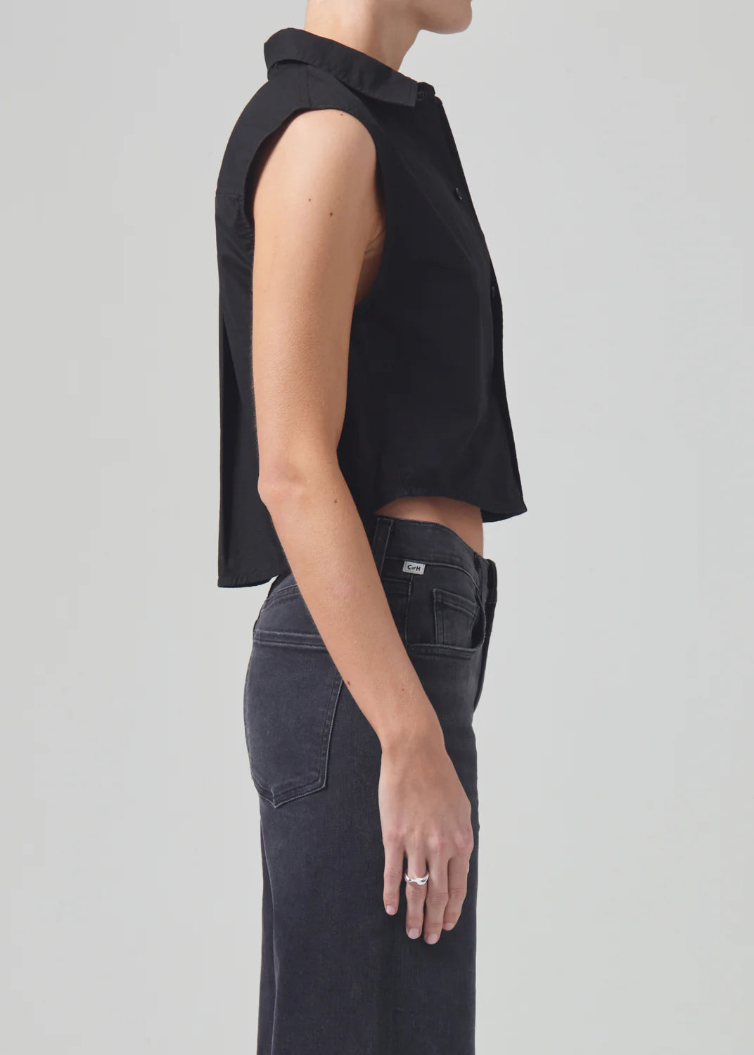 ANDERS SLEEVELESS CROP